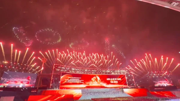 Mãn nhãn với màn bắn pháo hoa tổng duyệt chương trình chào mừng Đại hội XIV của Đảng