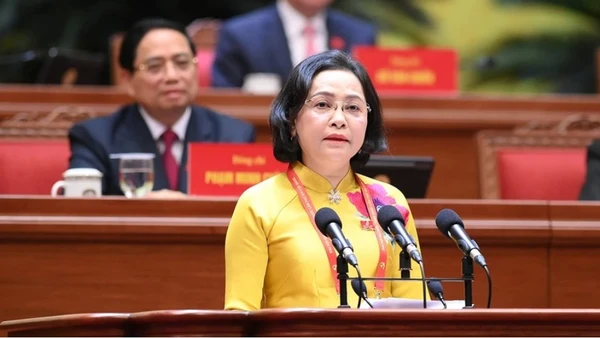 Ủy viên Trung ương Đảng, Ủy viên Ban Thường vụ Đảng ủy Quốc hội, Phó Chủ tịch Quốc hội Nguyễn Thị Thanh trình bày tham luận tại hội trường.