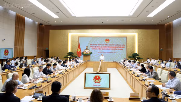 Phó Thủ tướng Nguyễn Văn Thắng làm việc với các bộ, ngành, địa phương và doanh nghiệp để giải quyết khó khăn, vướng mắc trong lĩnh vực thuế và hải quan. (Ảnh: chinhphu.vn/Đức Tuân)