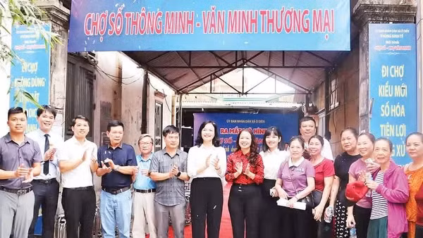 Xã Ô Diên ra mắt mô hình Chợ số thông minh-Văn minh thương mại tại chợ Gối. (Ảnh: MINH MINH)