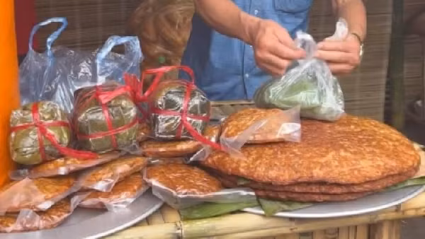 [Video] Hội Xuân làng giò chả Ước Lễ