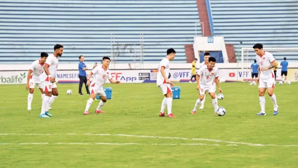 Các cầu thủ Đội tuyển Việt Nam tập luyện trước trận đấu với Đội tuyển Malaysia. (Ảnh: TTXVN)