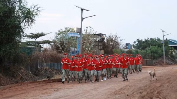 [Video] Cán bộ chiến sĩ Việt Nam tại Nam Sudan rèn luyện sức khỏe nhân ngày 27/3