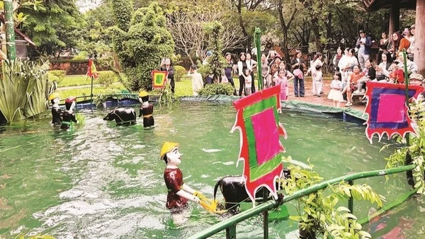 Các tích trò thường xoay quanh cuộc sống lao động sản xuất của người dân. (Ảnh: BÍCH THU)