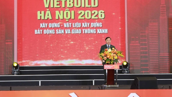 Phó Thủ tướng Chính phủ Trần Hồng Hà phát biểu khai mạc Triển lãm Quốc tế Vietbuild Hà Nội 2026 lần 1. (Ảnh: Bộ Xây dựng)