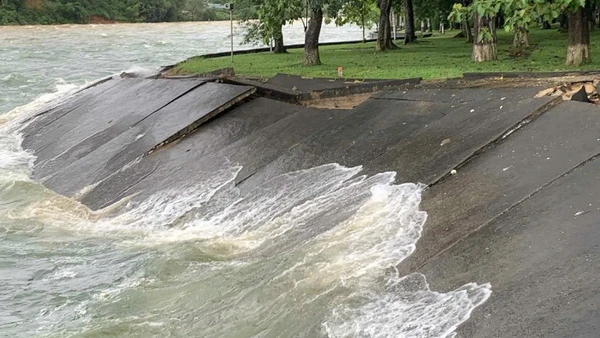 Mực nước hồ thủy điện Thác Bà dâng cao.