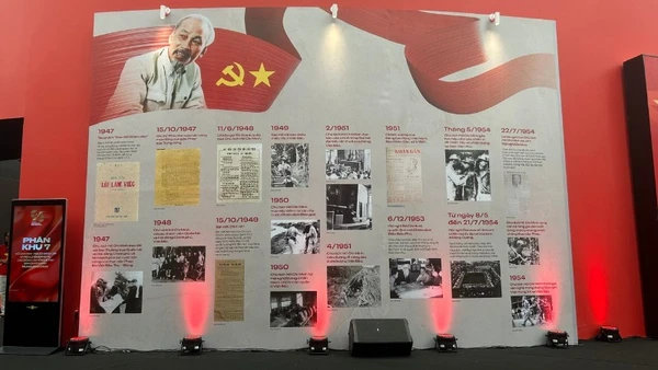 Không gian giới thiệu thông tin của Chủ tịch Hồ Chí Minh và các Tổng Bí thư của Đảng. 