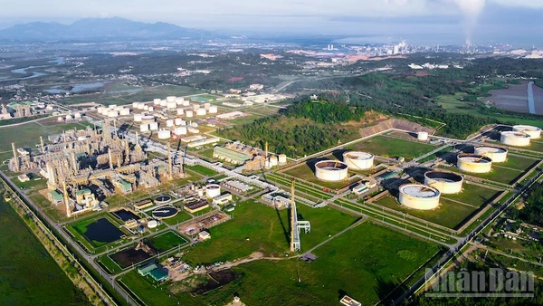 Tỉnh Quảng Ngãi tăng trưởng kinh tế đạt mức 2 con số và dẫn đầu khu vực miền trung-Tây Nguyên.