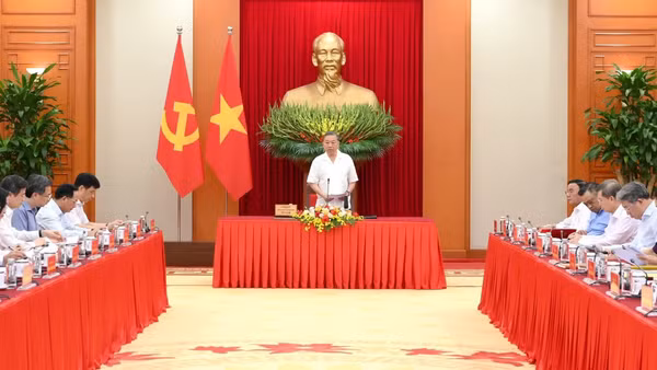 Tổng Bí thư, Chủ tịch nước Tô Lâm chủ trì cuộc làm việc với Ban Tổ chức Trung ương về trọng tâm công tác tổ chức xây dựng Đảng theo tinh thần Nghị quyết Đại hội XIV của Đảng. (Ảnh: ĐĂNG KHOA)