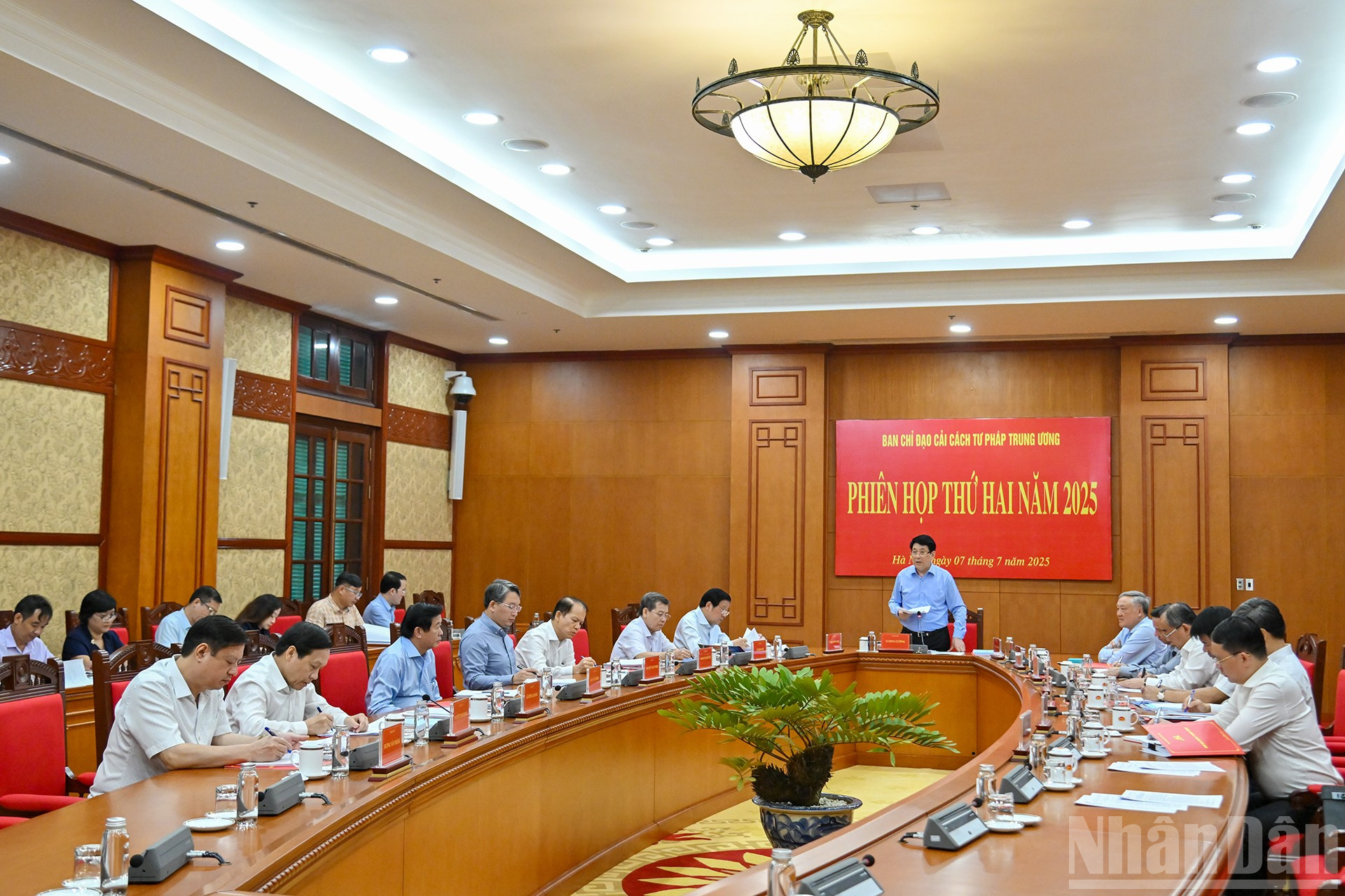 Quang cảnh phiên họp thứ hai Ban Chỉ đạo Cải cách tư pháp Trung ương năm 2025. ndo_br_8-9499.jpg