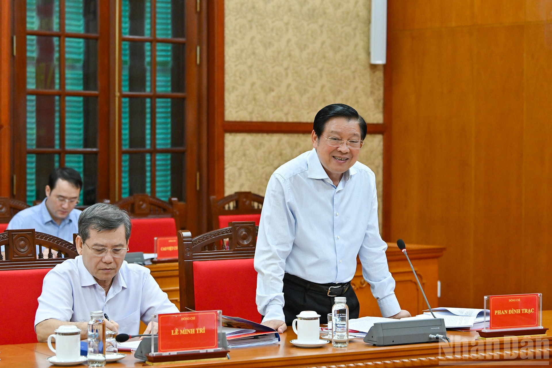 Trưởng Ban Nội chính Trung ương Phan Đình Trạc phát biểu tại phiên họp. ndo_br_6-8065.jpg