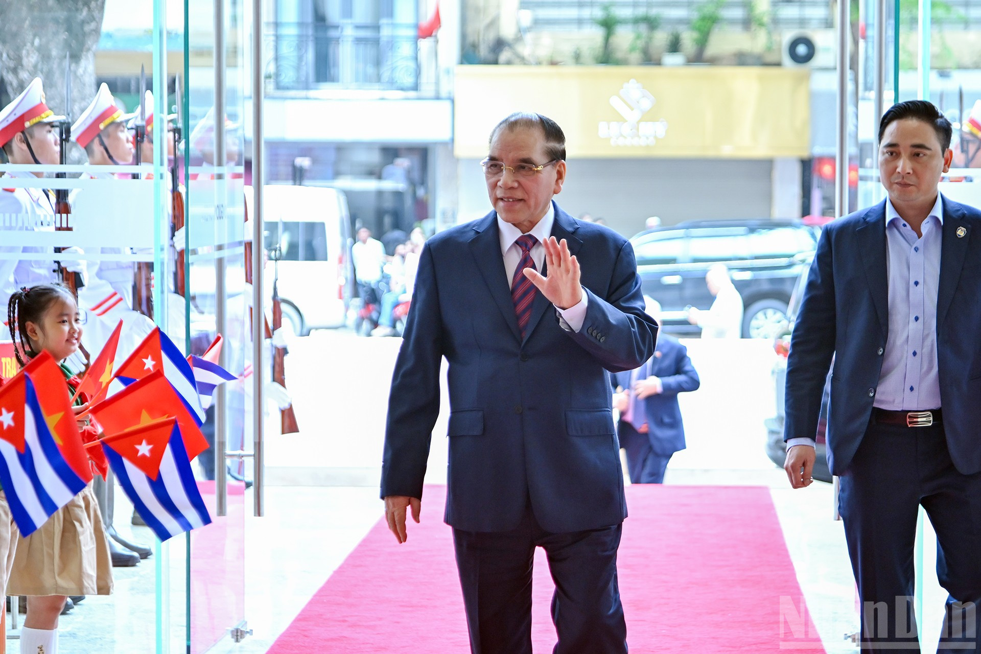 អតីតអគ្គលេខាបក្ស លោក Nong Duc Manh បានចូលរួមពិធីនេះ។ ndo_br_3-4198.jpg