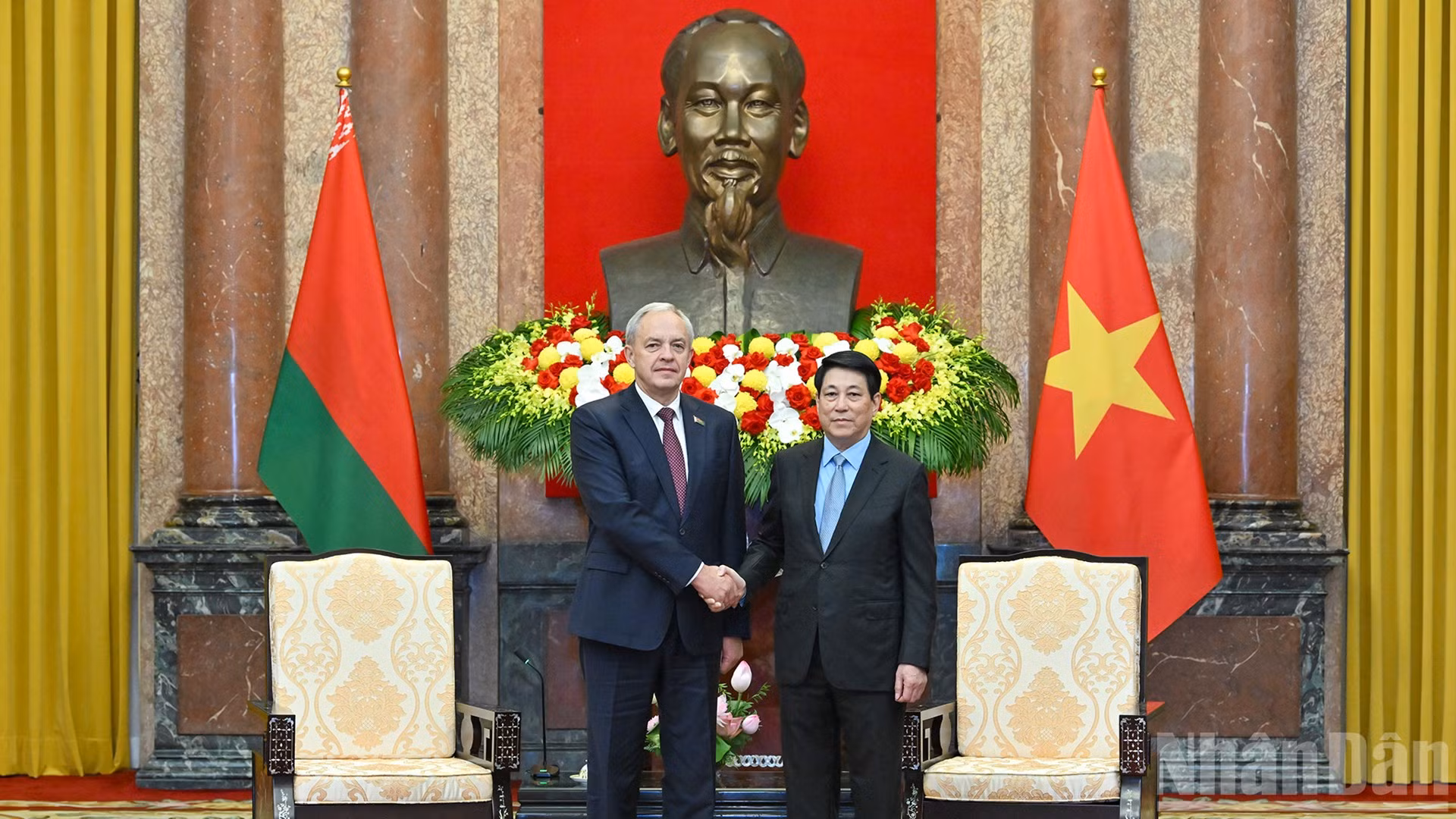 Chủ tịch nước Lương Cường và Chủ tịch Viện Đại biểu Quốc hội (Hạ viện) Cộng hòa Belarus Igor Sergeyenko.