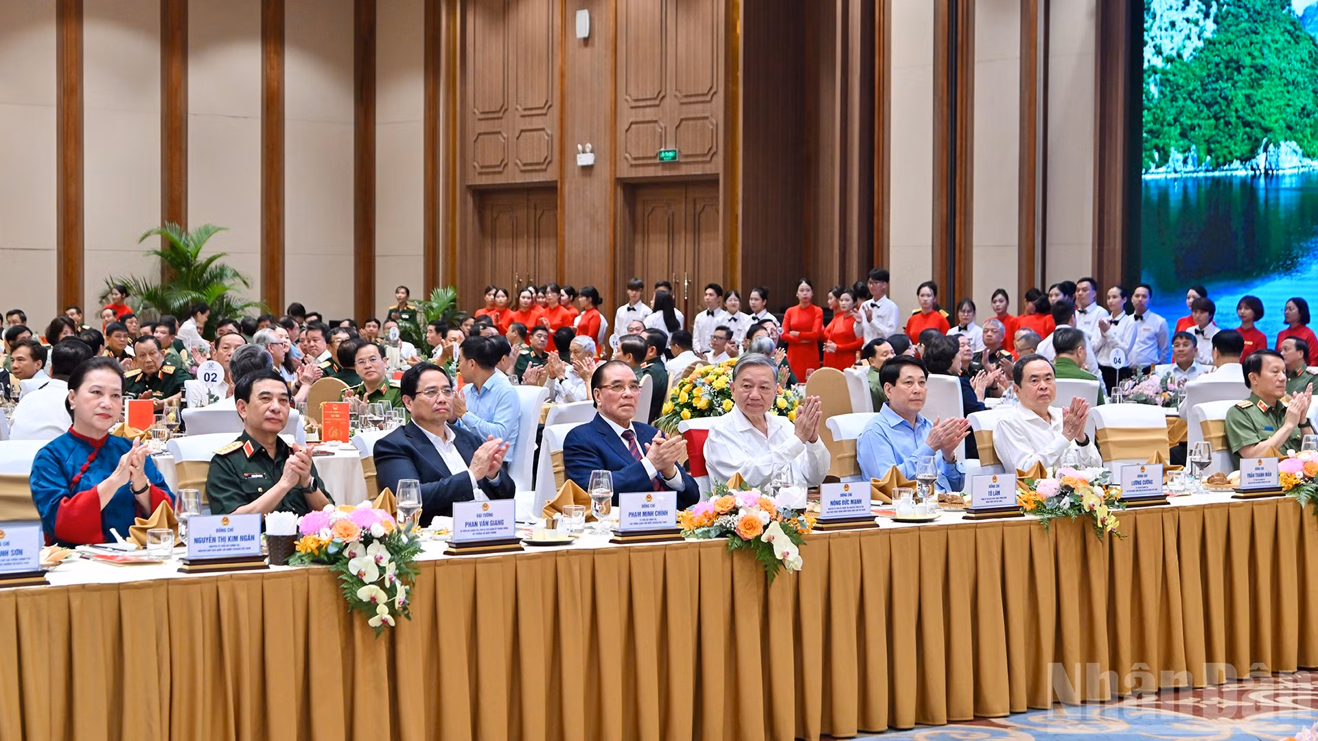 Tổng Bí thư Tô Lâm cùng các đồng chí lãnh đạo, nguyên lãnh đạo Đảng, Nhà nước dự buổi gặp mặt.