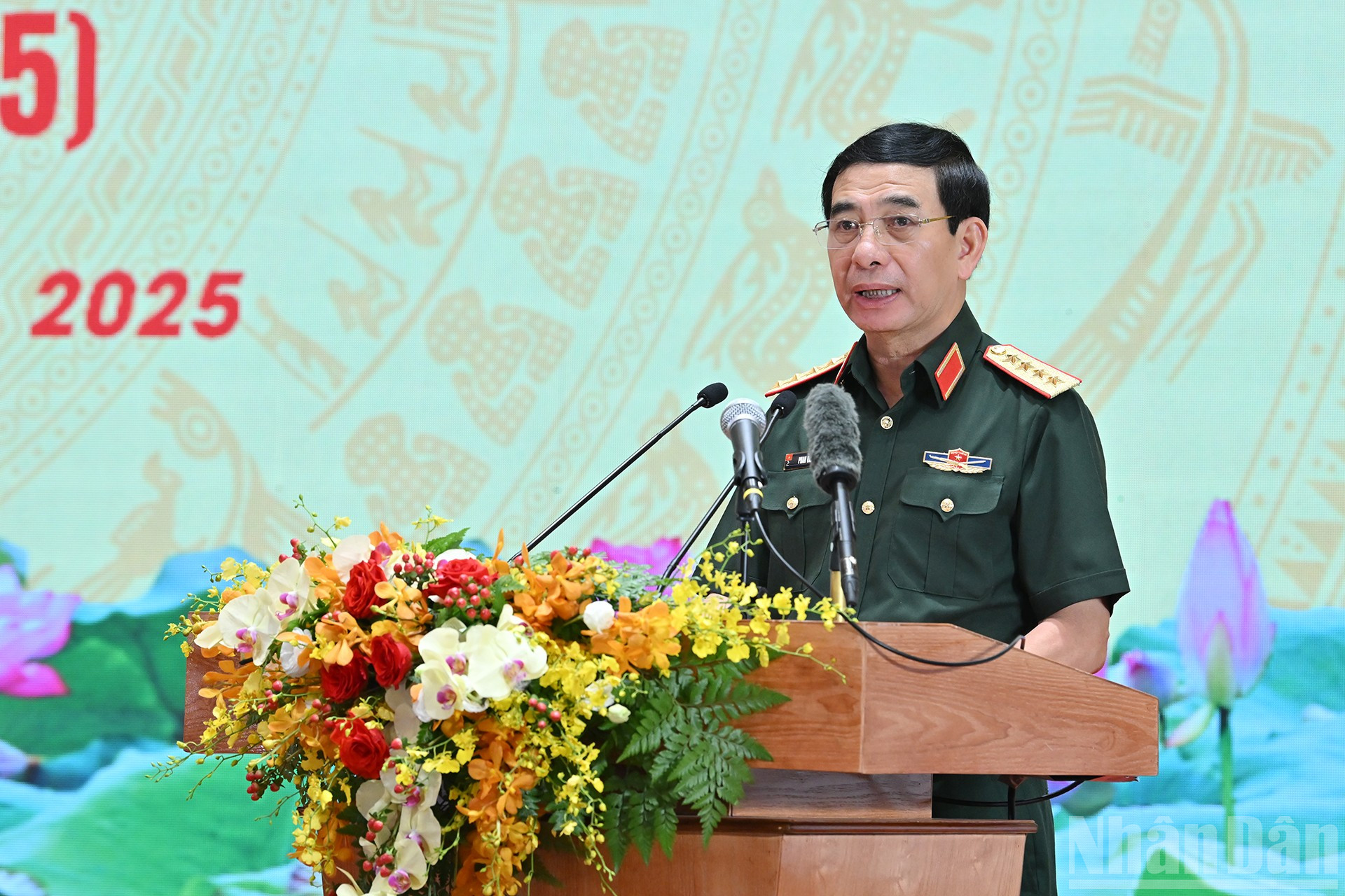 Bộ trưởng Quốc phòng Phan Văn Giang phát biểu tại buổi gặp mặt. ndo_br_6.jpg