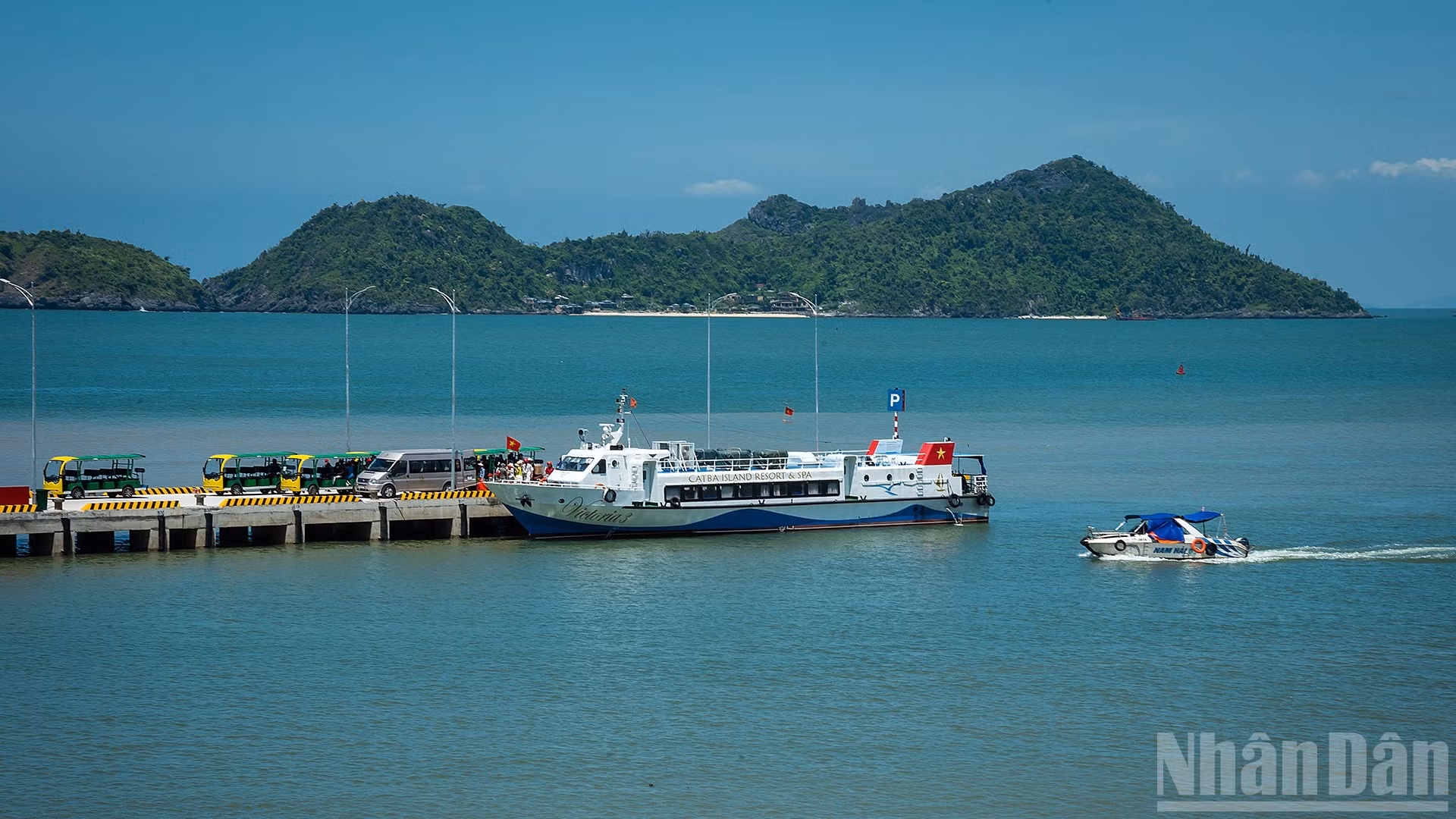 Đảo Cát Bà - Thiên đường biển đảo xanh.