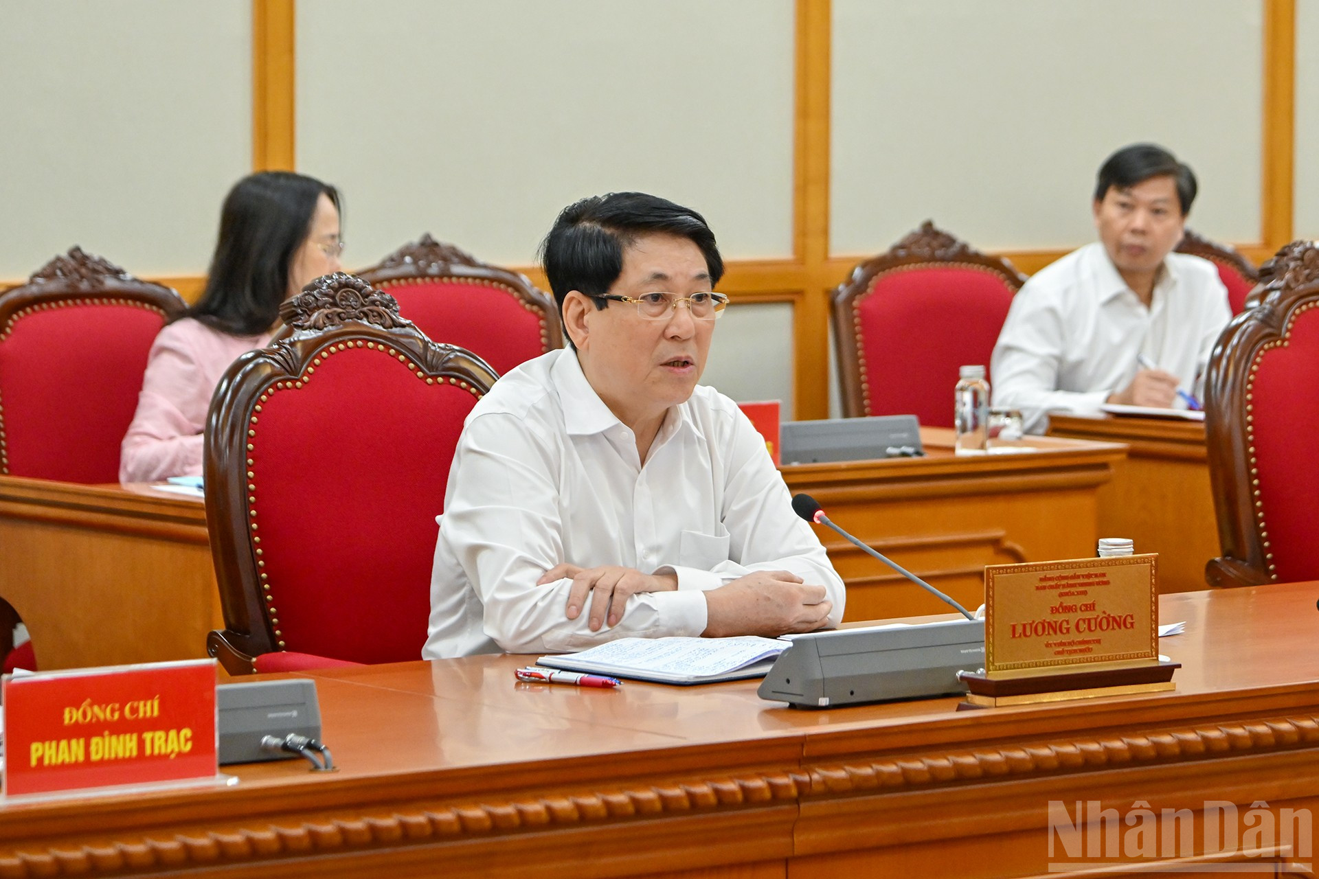 Tiếp sau đó, Chủ tịch nước Lương Cường chủ trì cuộc làm việc của Bộ Chính trị với Ban Thường vụ Tỉnh ủy Gia Lai . ndo_br_8.jpg