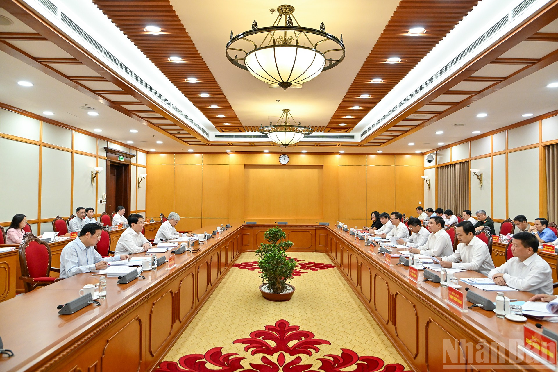 Quang cảnh cuộc làm việc của Bộ Chính trị với Ban Thường vụ Tỉnh ủy Điện Biên tại Trụ sở Trung ương Đảng. ndo_br_7.jpg