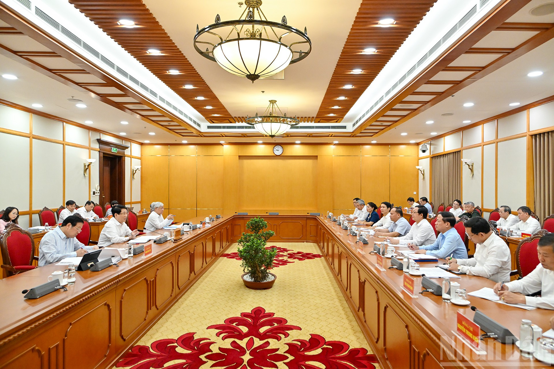 Quang cảnh cuộc làm việc của Bộ Chính trị với Ban Thường vụ Tỉnh ủy Gia Lai tại Trụ sở Trung ương Đảng. ndo_br_13.jpg