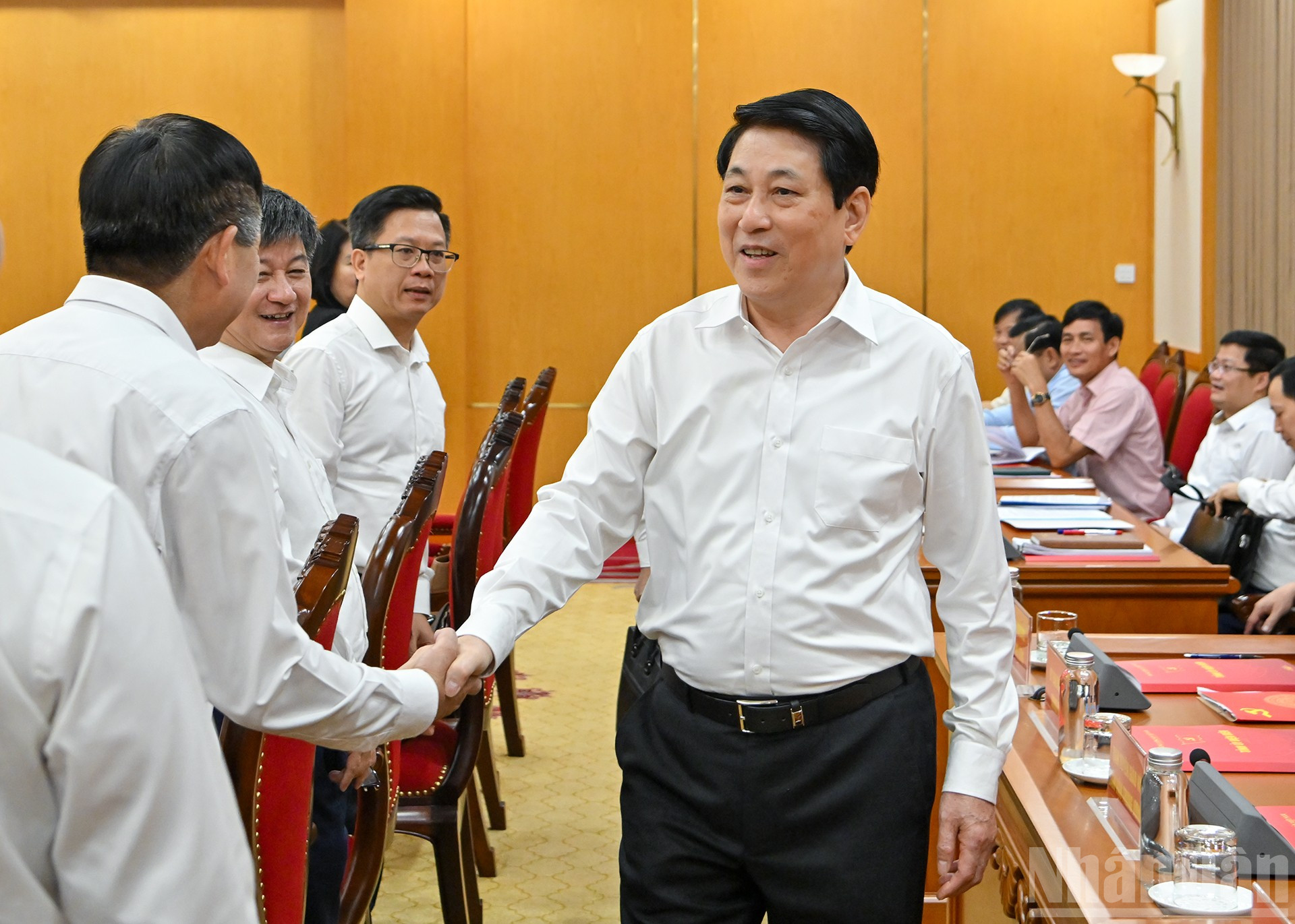 Chủ tịch nước Lương Cường với các đồng chí trong Ban Thường vụ Tỉnh ủy Điện Biên tại cuộc làm việc. ndo_br_2.jpg