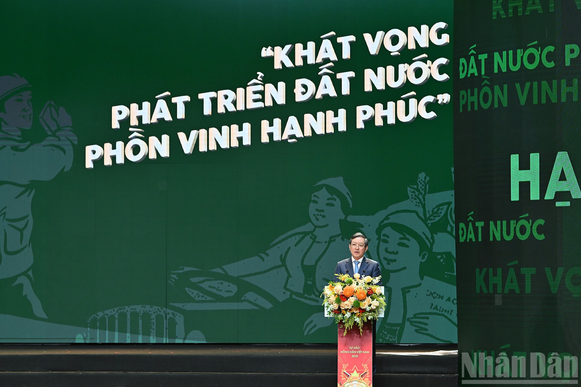 Chủ tịch Ban Chấp hành Trung ương Hội Nông dân Việt Nam Lương Quốc Đoàn phát biểu khai mạc Lễ tôn vinh. ndo_br_8-4386.jpg