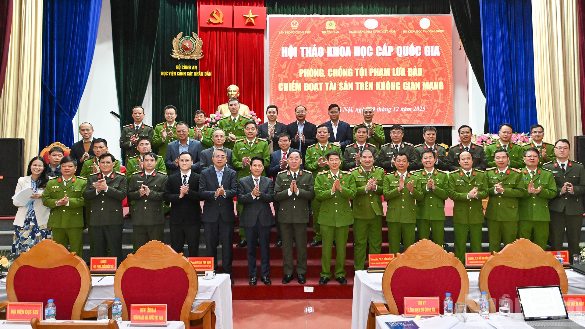 Các đại biểu tại Hội thảo khoa học cấp quốc gia “Phòng, chống tội phạm lừa đảo chiếm đoạt tài sản trên không gian mạng”.