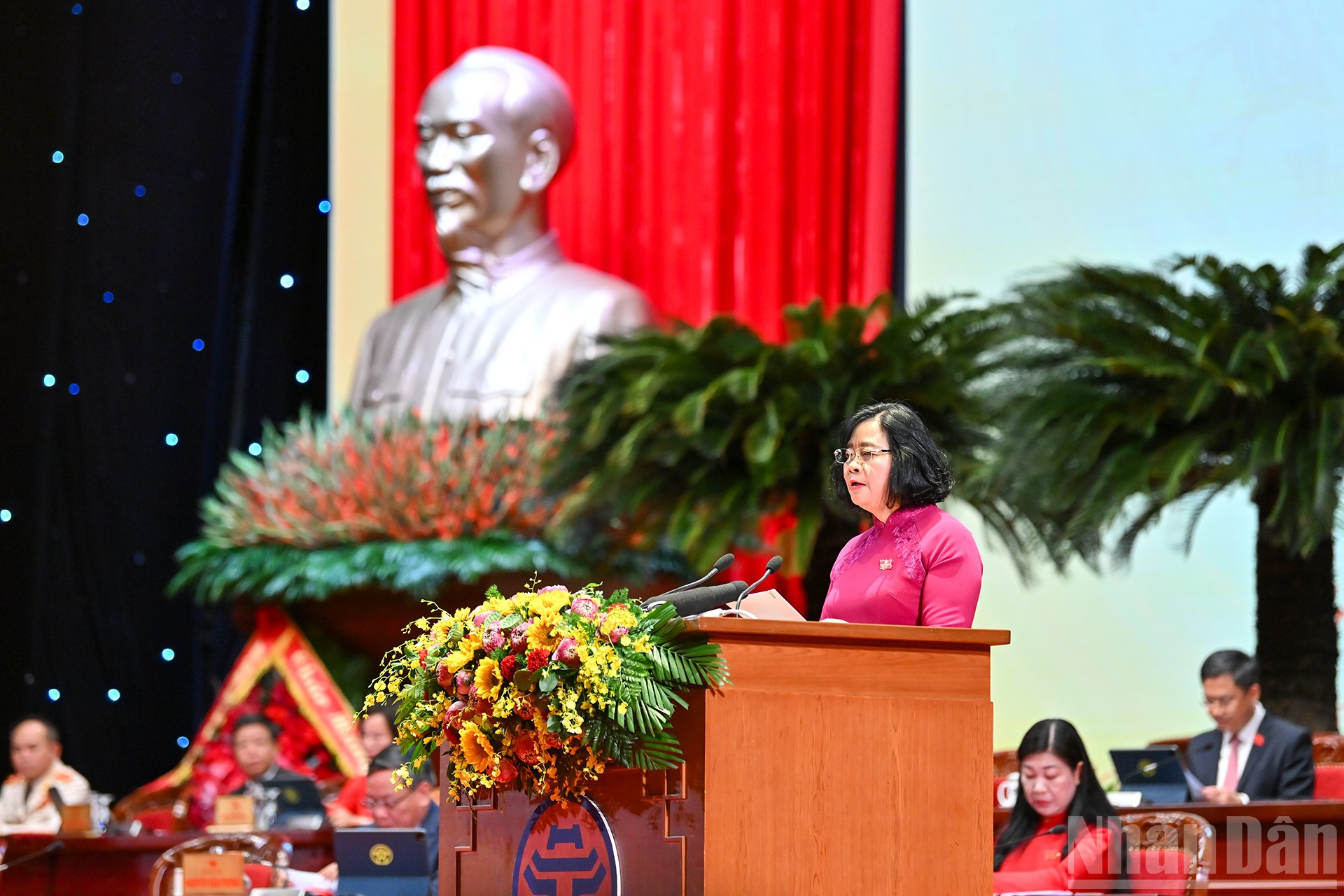 Bí thư Thành ủy Hà Nội Bùi Thị Minh Hoài phát biểu khai mạc Đại hội. (Ảnh: DUY LINH) ndo_br_6.jpg