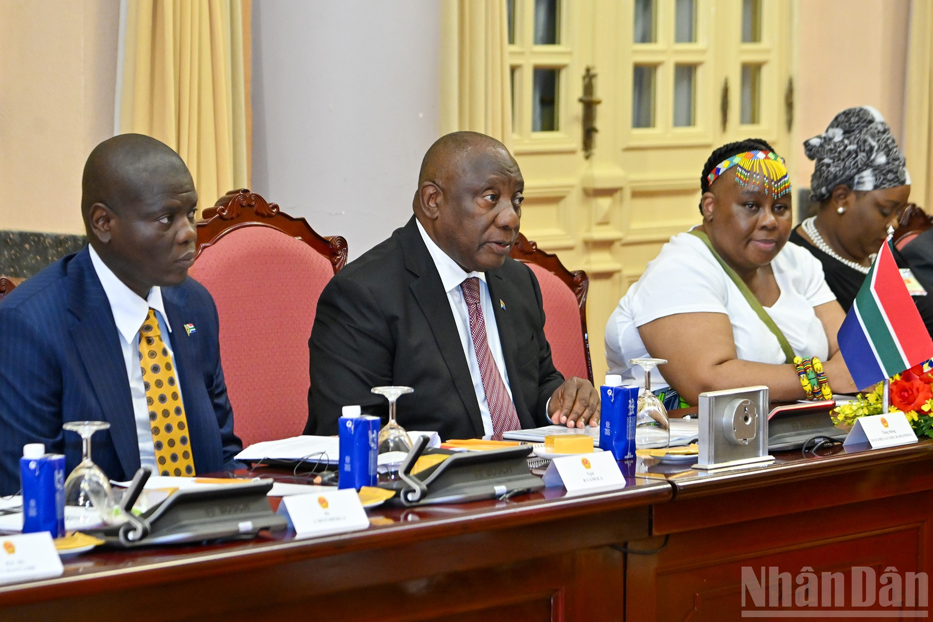 Der südafrikanische Präsident Matamela Cyril Ramaphosa spricht bei den Gesprächen. ndo_br_12-2745.jpg