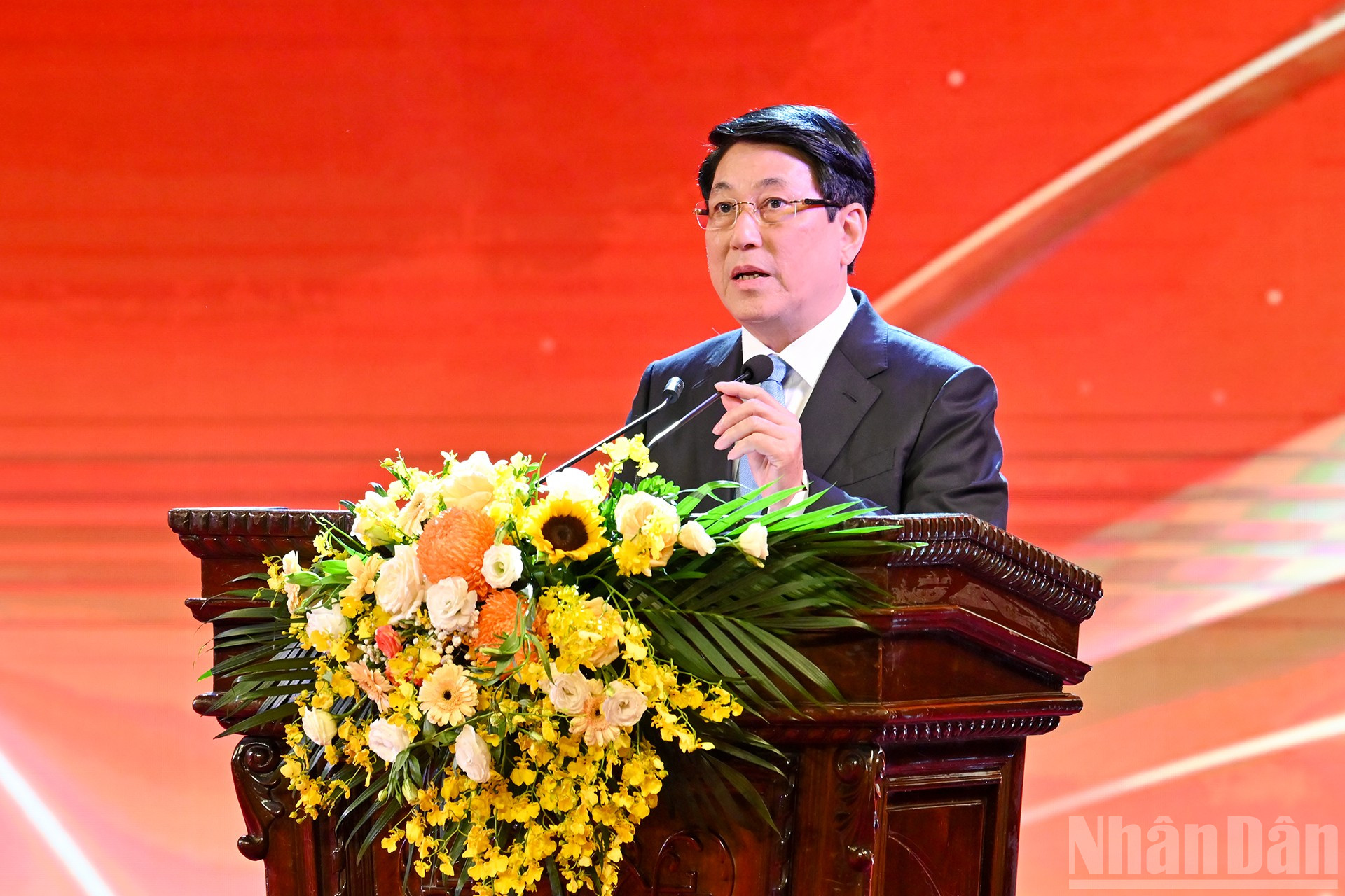 Präsident Luong Cuong hält bei der Zeremonie eine Rede. ndo_br_9.jpg