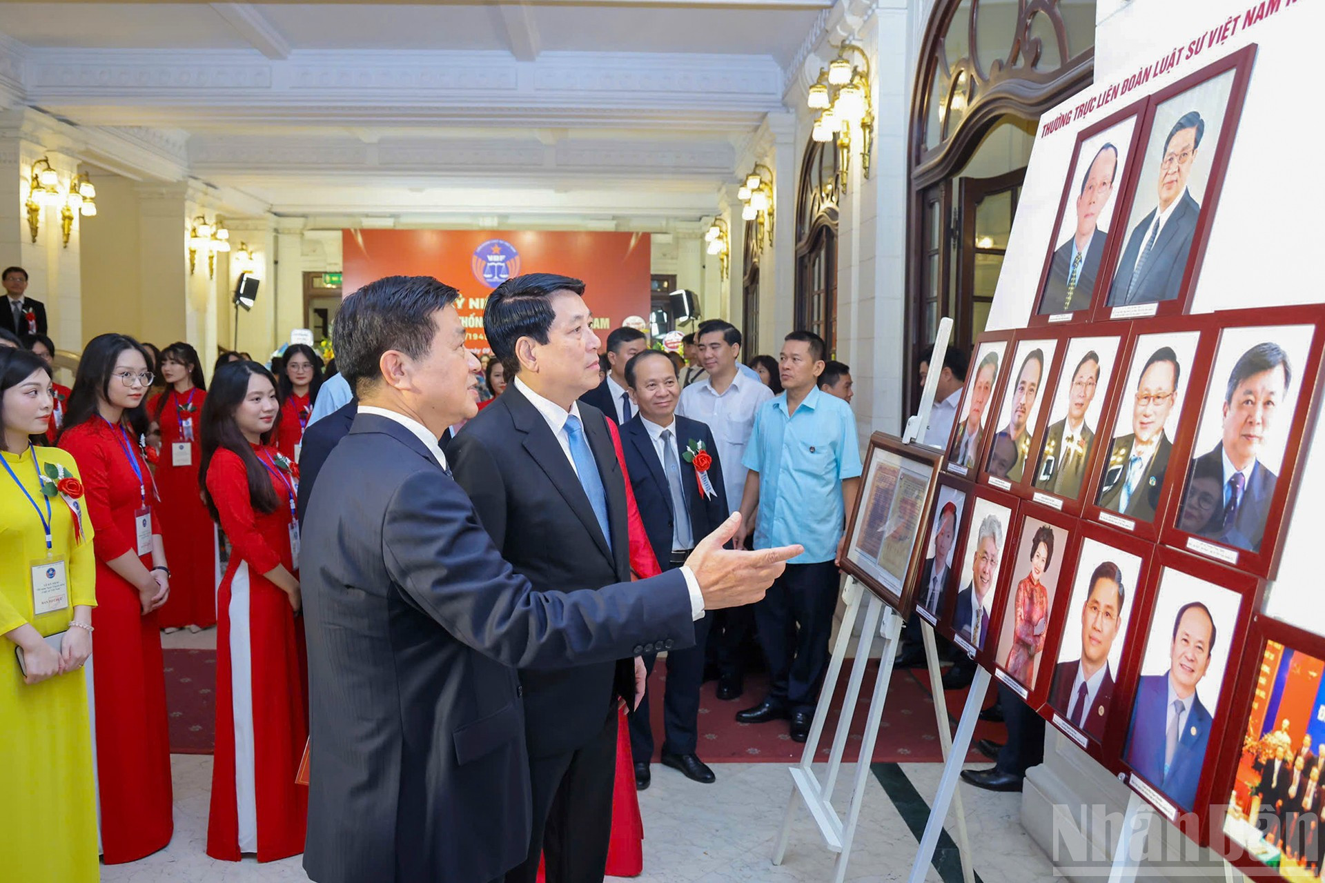 Präsident Luong Cuong besuchte die Ausstellung im Rahmen der Zeremonie. ndo_br_2.jpg