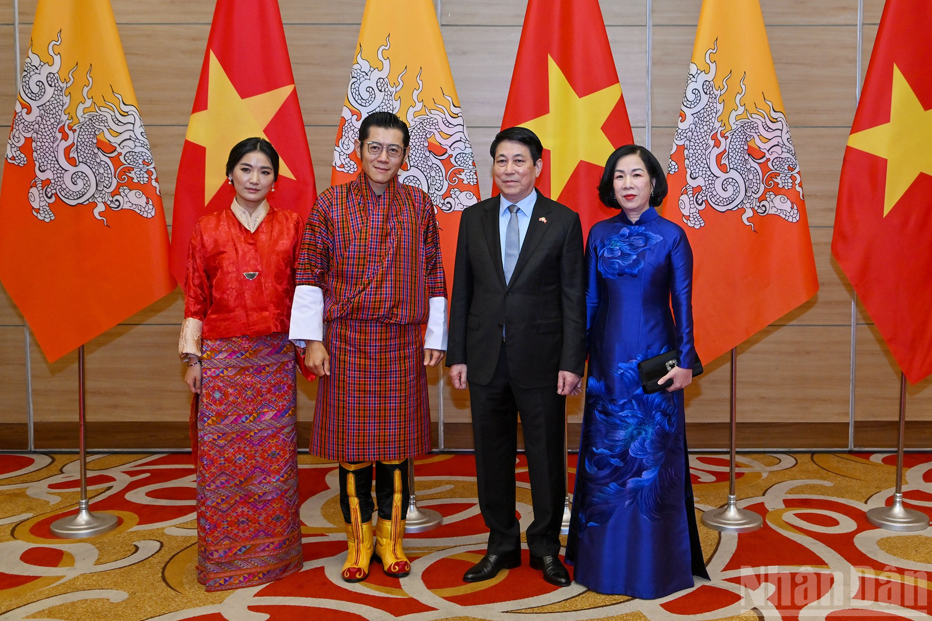 Chủ tịch nước Lương Cường và Phu nhân Nguyễn Thị Minh Nguyệt cùng Quốc vương Bhutan Jigme Khesar Namgyel Wangchuck và Hoàng hậu Jetsun Pema tại chiêu đãi. ndo_br_5-8614.jpg