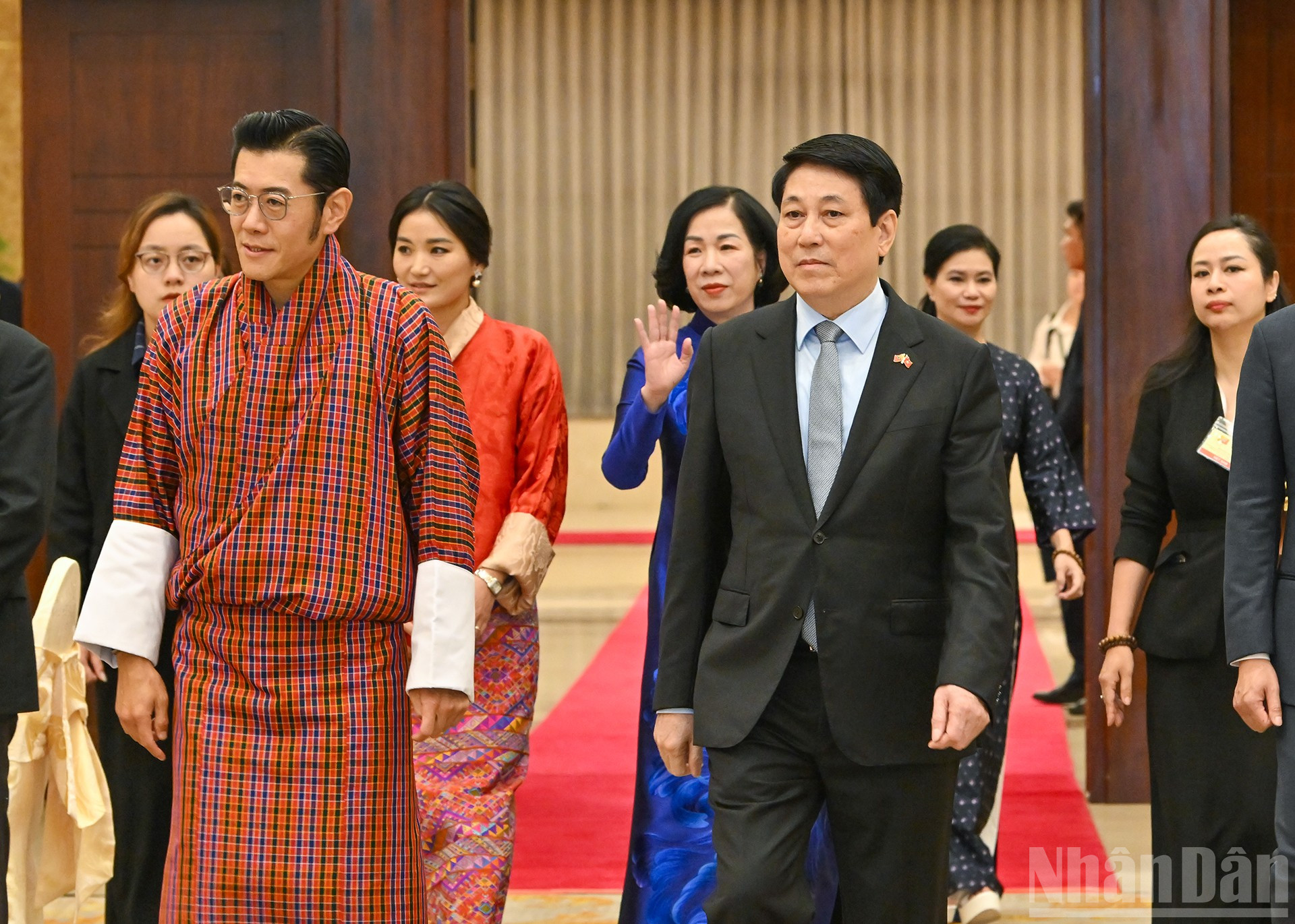 Chủ tịch nước Lương Cường và Phu nhân Nguyễn Thị Minh Nguyệt cùng Quốc vương Bhutan Jigme Khesar Namgyel Wangchuck và Hoàng hậu Jetsun Pema tới dự chiêu đãi. ndo_br_6-984.jpg