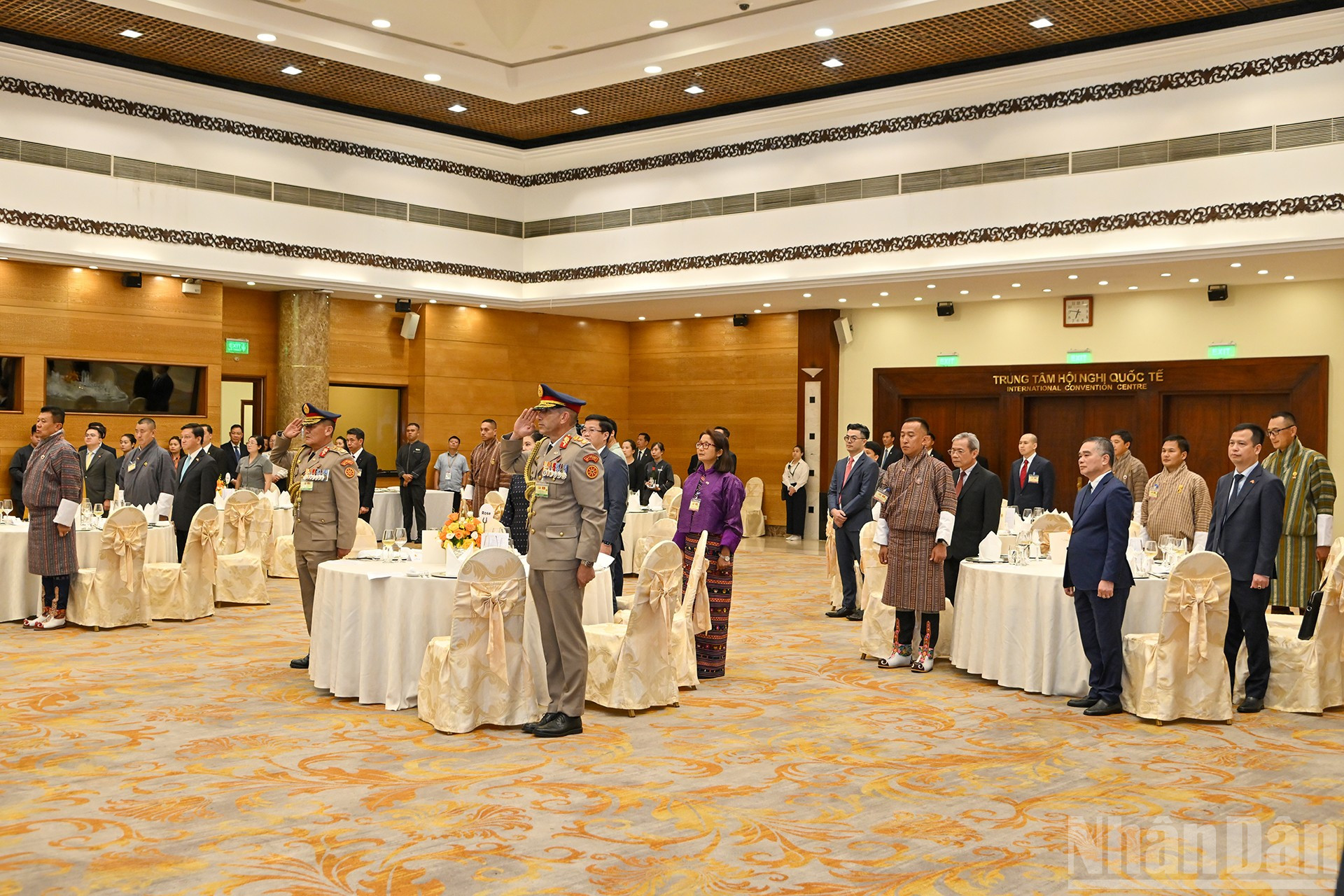 Các đại biểu Việt Nam và Bhutan tham dự chiêu đãi. ndo_br_8-5485.jpg
