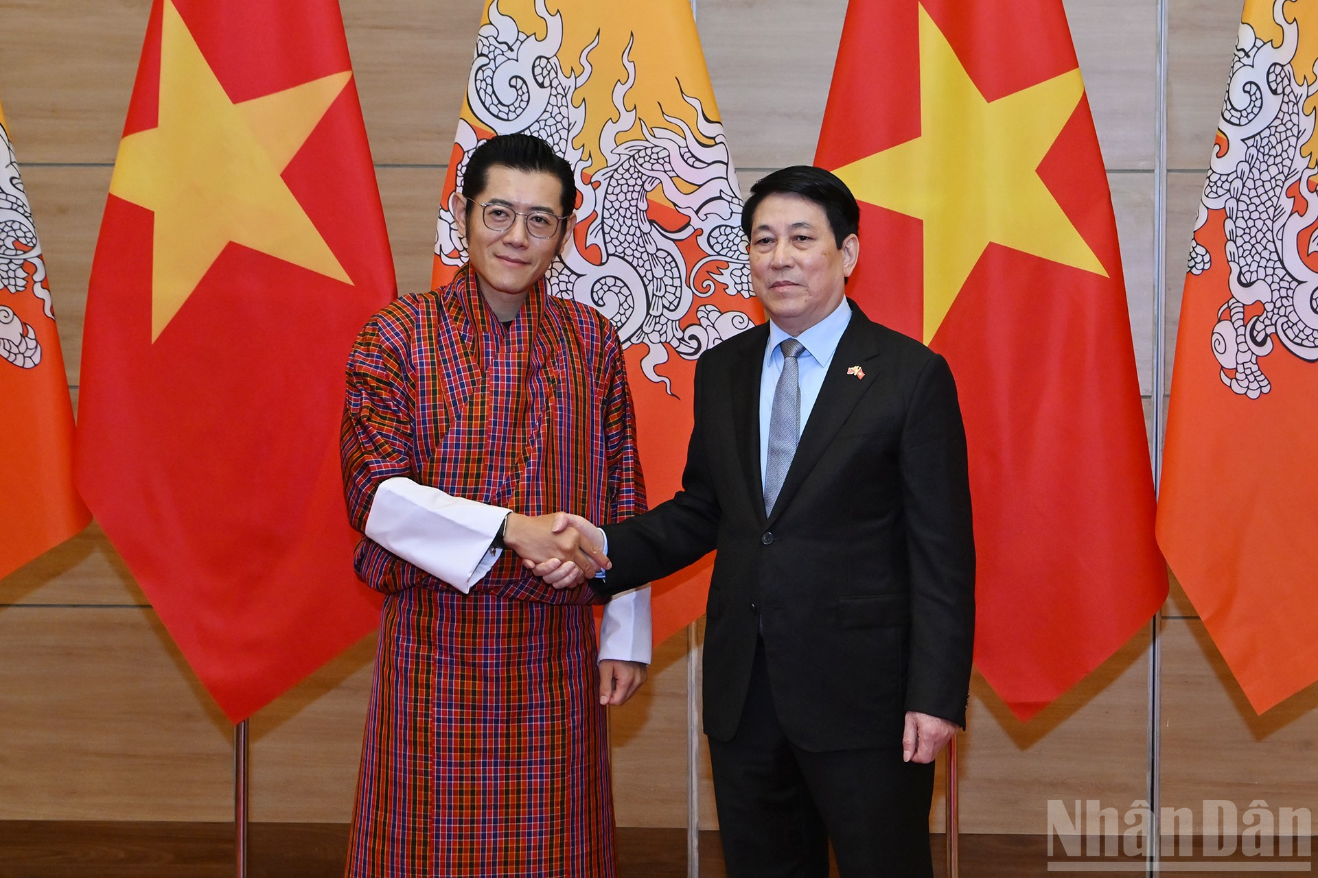 Chủ tịch nước Lương Cường và Quốc vương Bhutan Jigme Khesar Namgyel Wangchuck tại chiêu đãi. ndo_br_4-6321.jpg