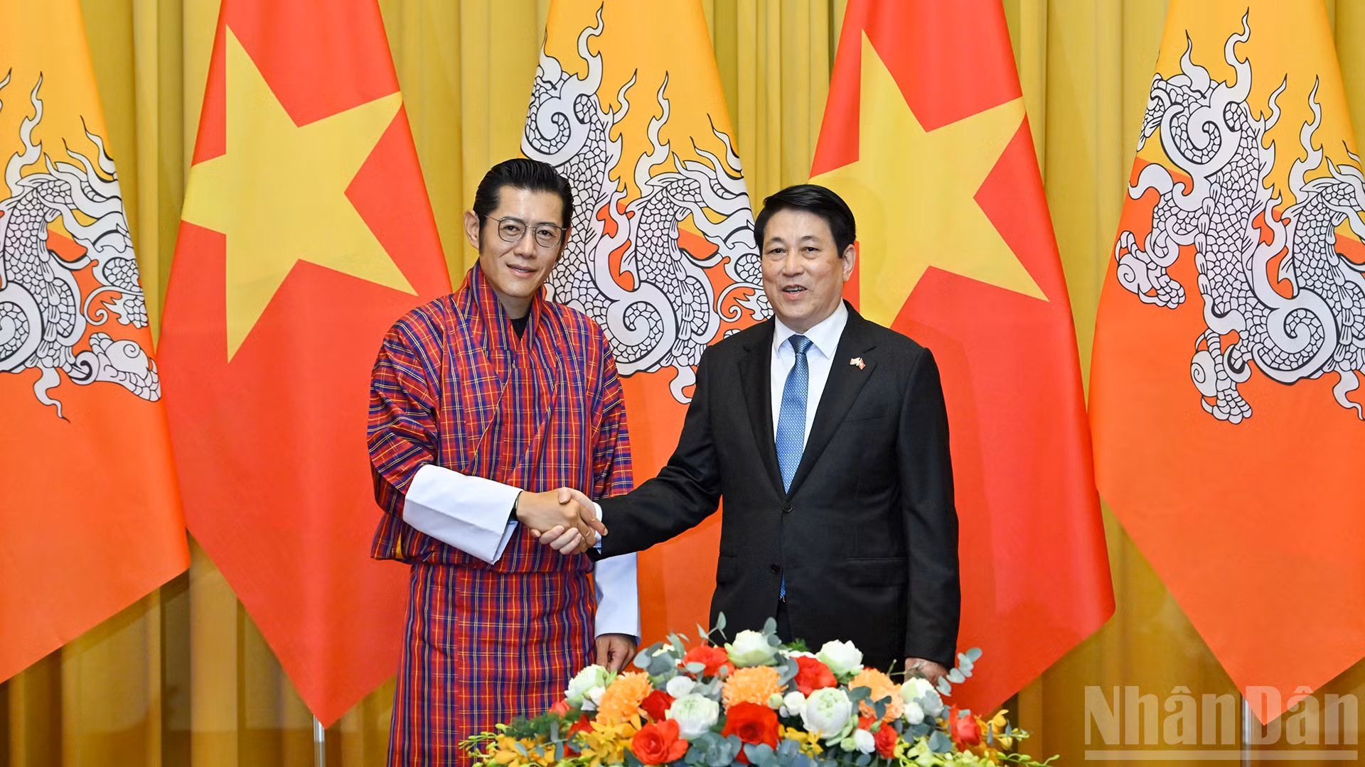 Chủ tịch nước Lương Cường và Quốc vương Bhutan Jigme Khesar Namgyel Wangchuck tại buổi hội đàm.