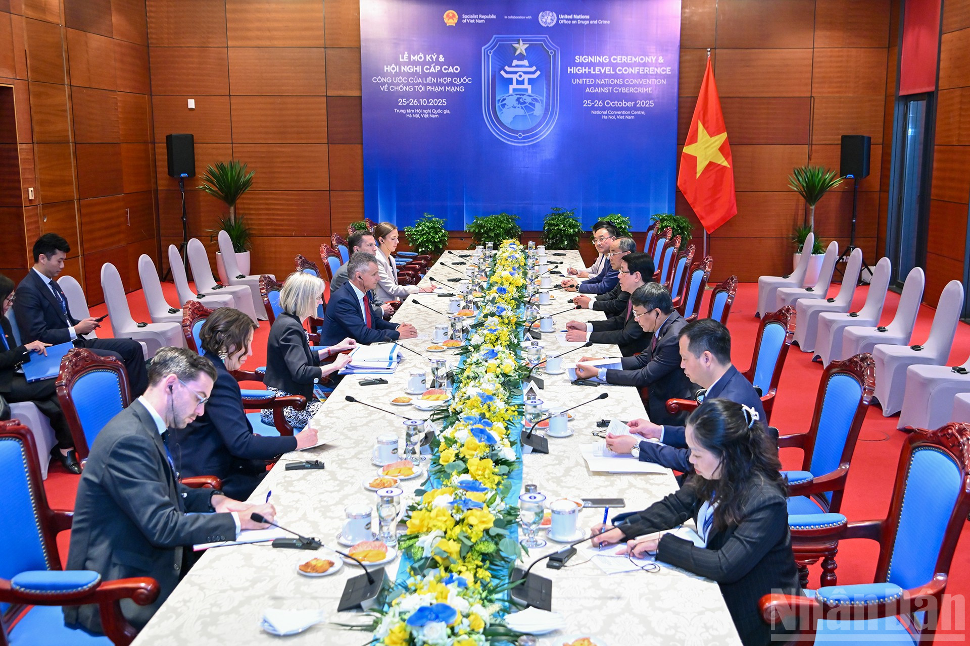 Chủ tịch nước Lương Cường tiếp đồng Bộ trưởng về Ngoại giao và Thương mại Australia Matt Thistlethwaite. ndo_br_9-6790.jpg
