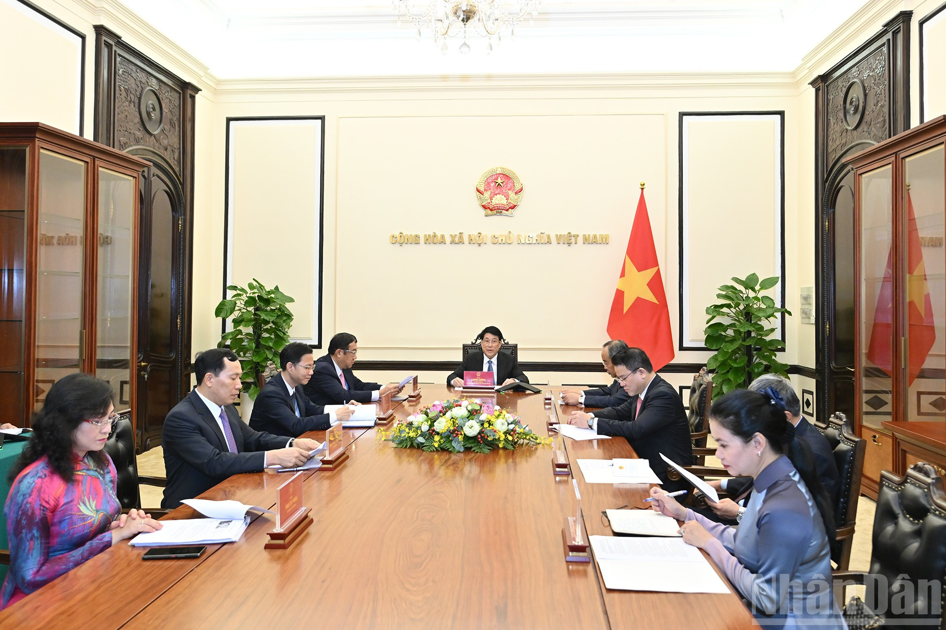 Quang cảnh buổi điện đàm tại Phủ Chủ tịch. ndo_br_6.jpg