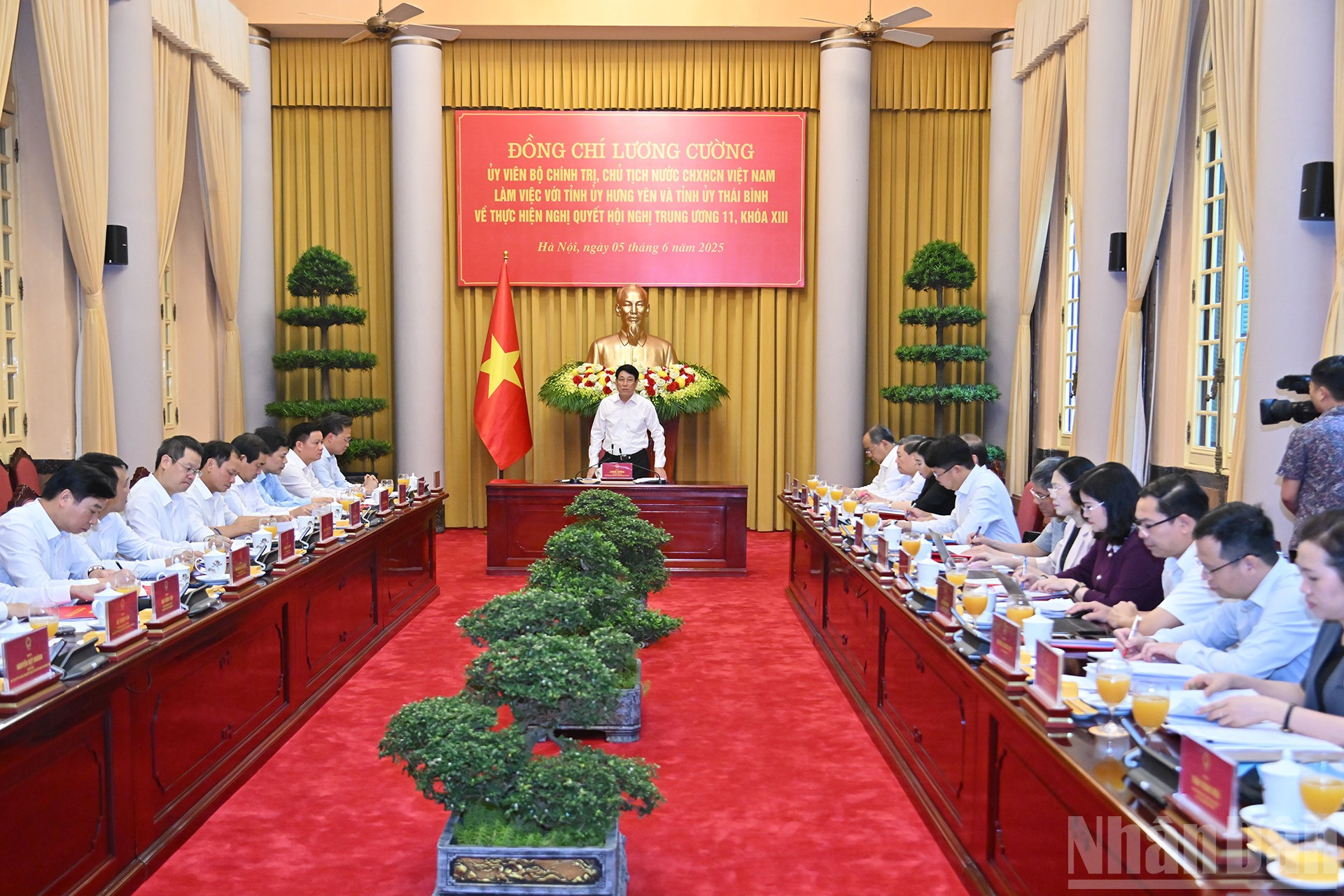 Quang cảnh buổi làm việc của Chủ tịch nước Lương Cường với Tỉnh ủy Hưng Yên và Thái Bình tại Phủ Chủ tịch. ndo_br_10.jpg