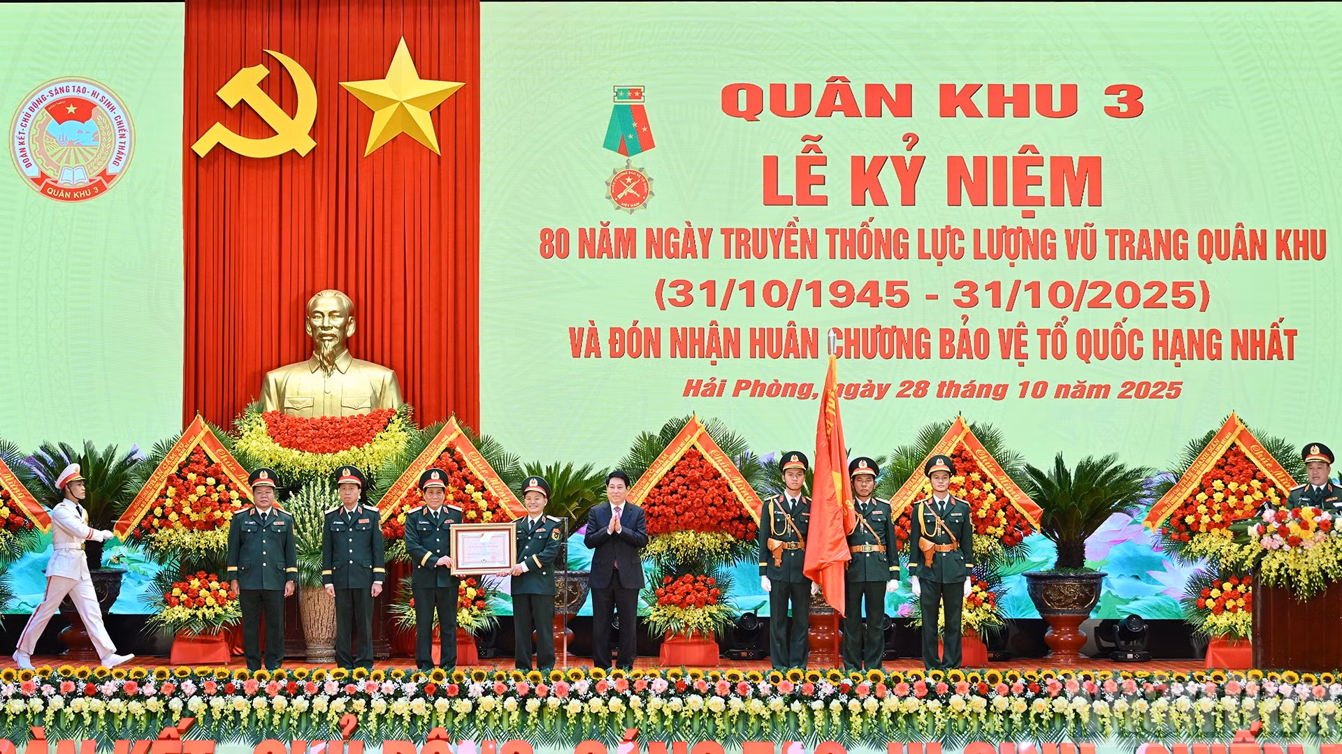 Chủ tịch nước Lương Cường trao Huân chương Bảo vệ Tổ quốc hạng Nhất tặng Lực lượng vũ trang Quân khu 3.