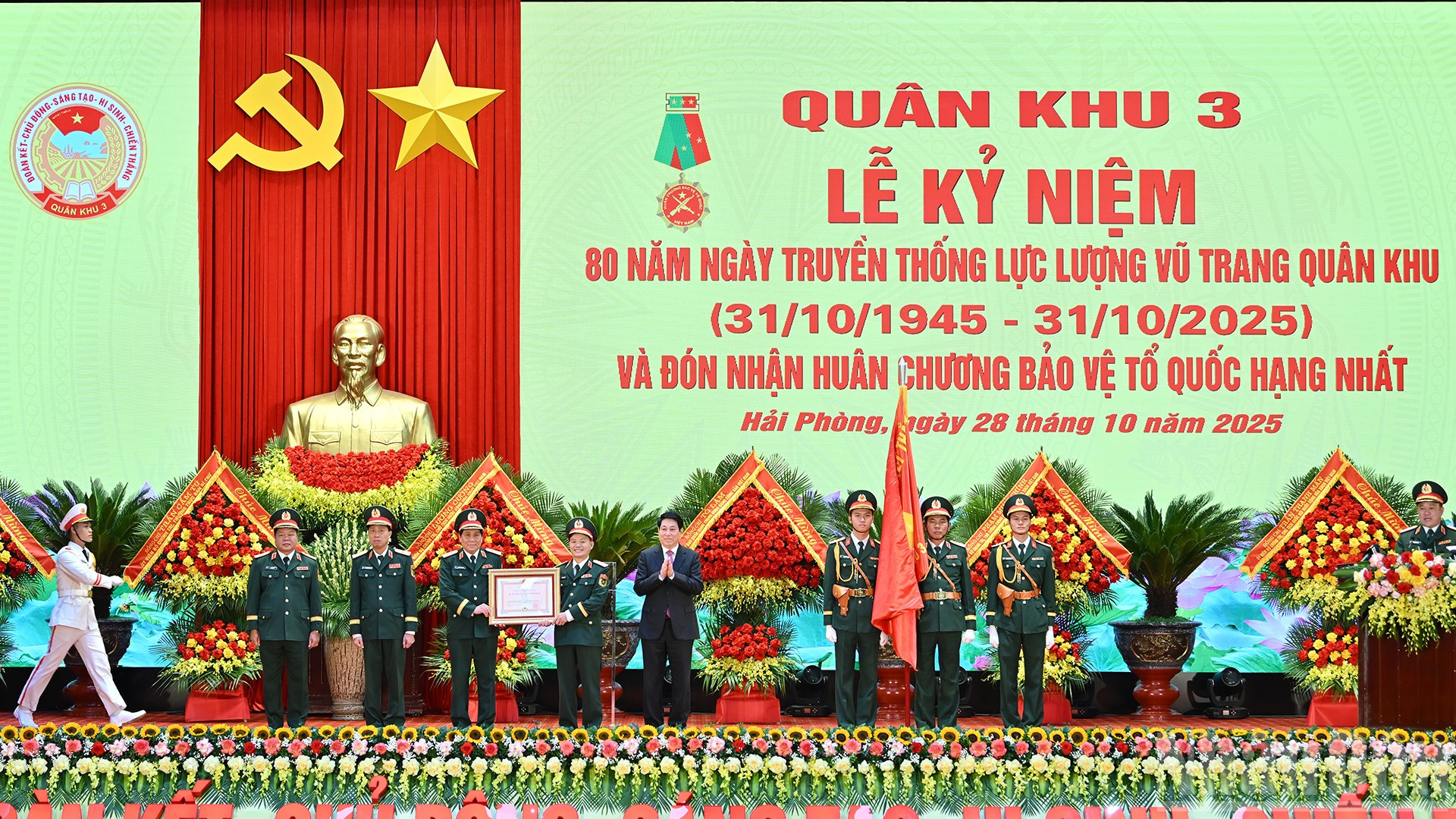 Chủ tịch nước Lương Cường trao Huân chương Bảo vệ Tổ quốc hạng Nhất tặng Lực lượng vũ trang Quân khu 3.