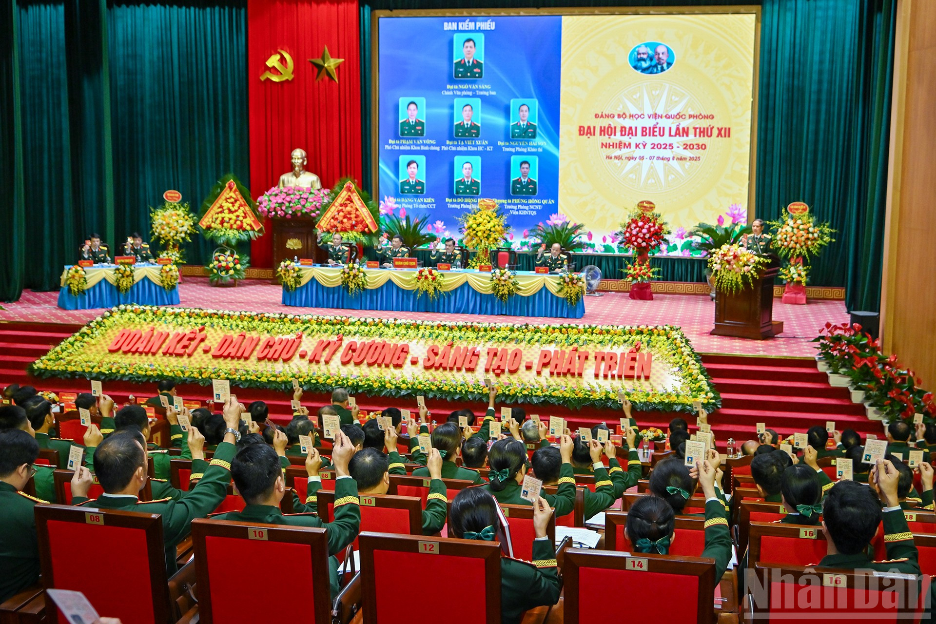Quang cảnh Đại hội đại biểu lần thứ XII Đảng bộ Học viện Quốc phòng. ndo_br_chi-5168.jpg