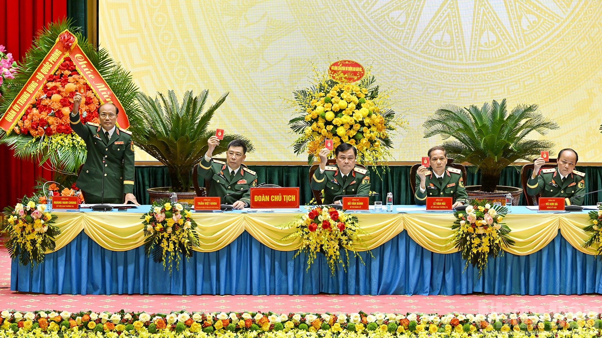 Đoàn Chủ tịch điều hành Đại hội. ndo_br_9.jpg