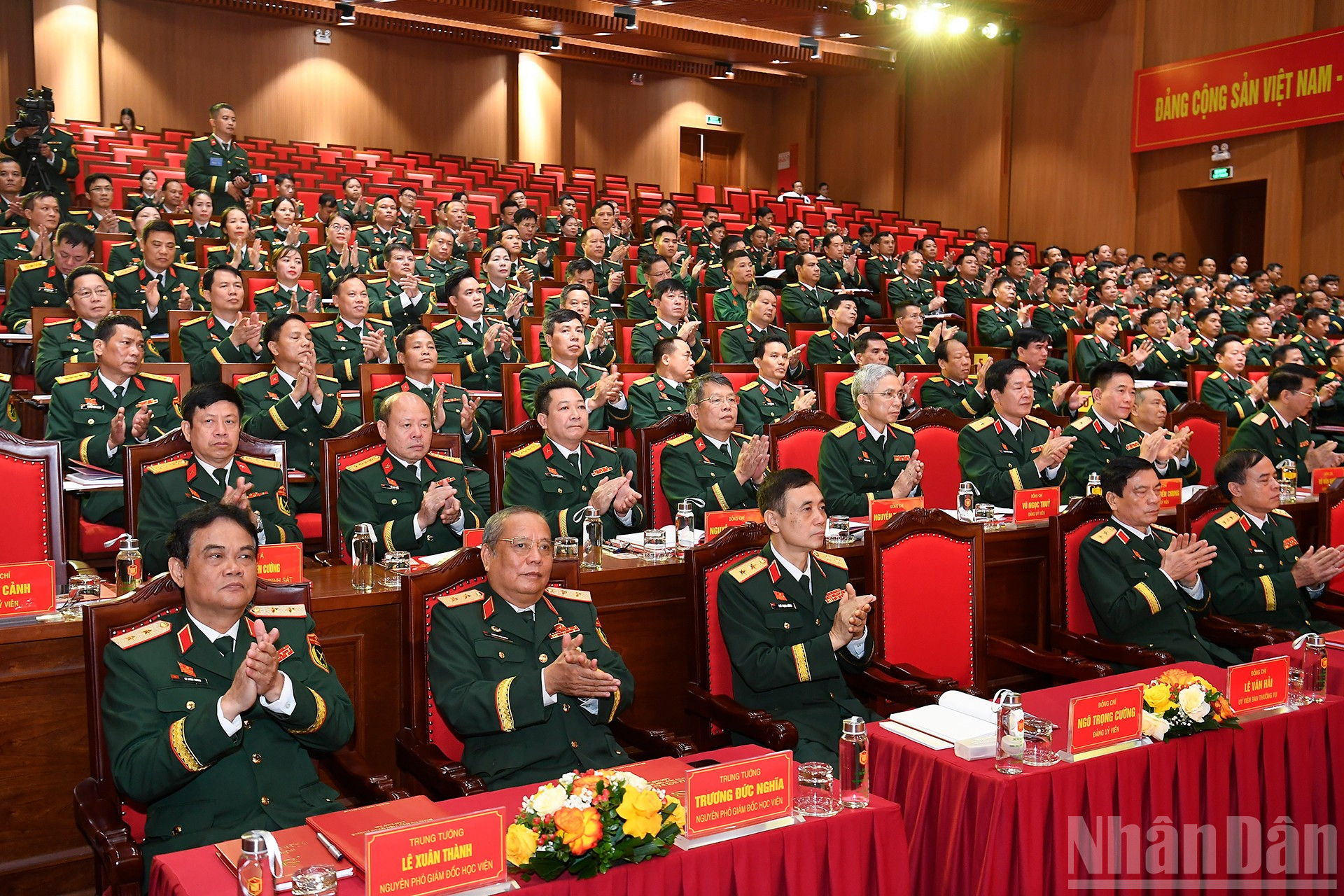 Các đảng viên Đảng bộ Học viện Quốc phòng và đại biểu tham dự Đại hội. ndo_br_6.jpg