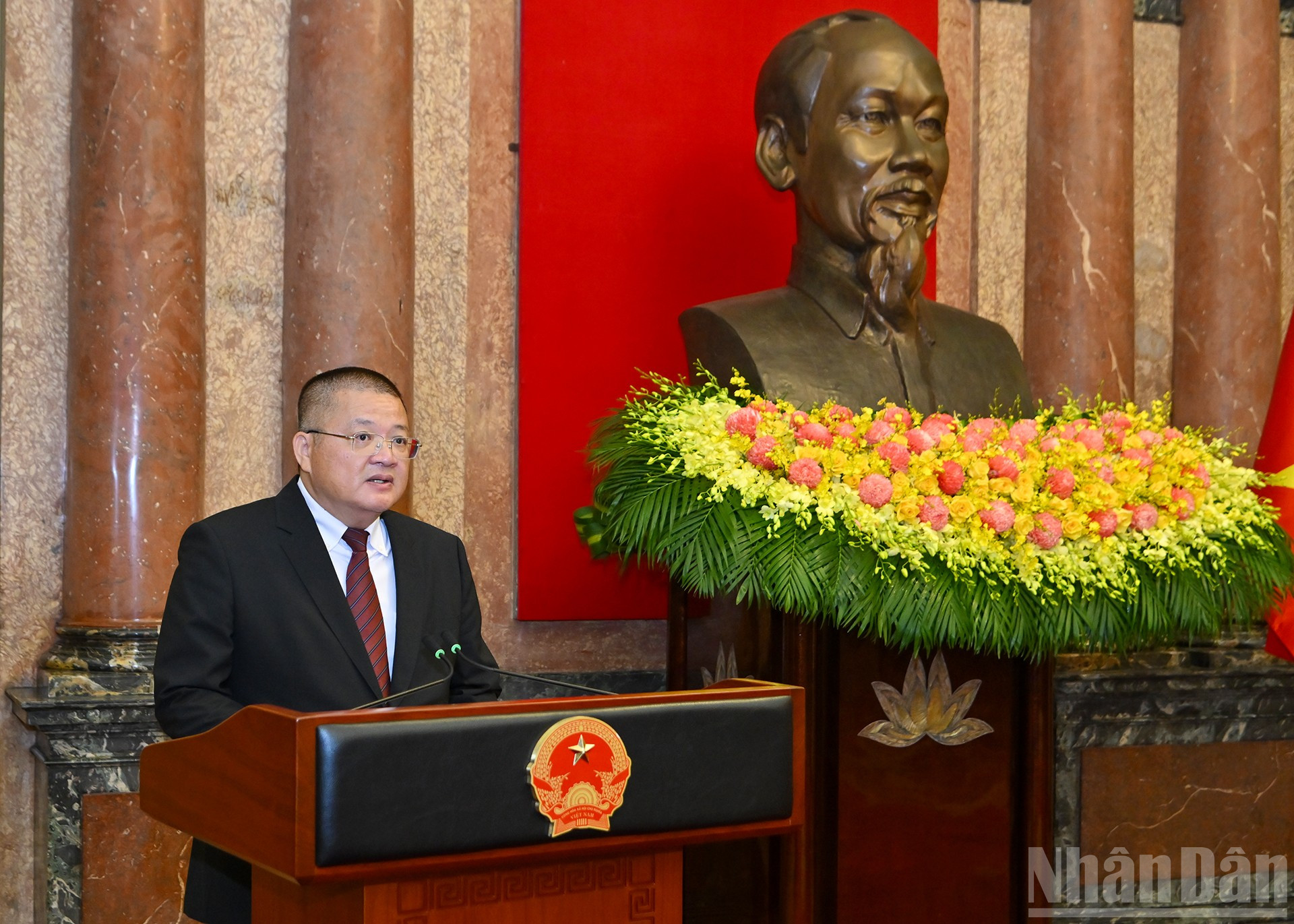 Đại diện các Đại sứ được phong hàm, bổ nhiệm phát biểu tại buổi lễ. ndo_br_13.jpg