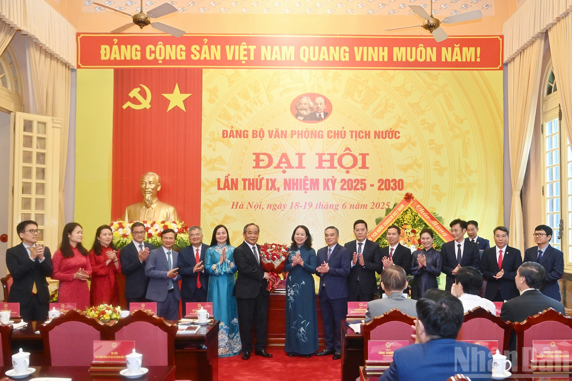 Phó Chủ tịch nước Võ Thị Ánh Xuân chúc mừng Ban Chấp hành Đảng bộ Văn phòng Chủ tịch nước, khóa IX, nhiệm kỳ 2025-2030. ndo_br_15.jpg