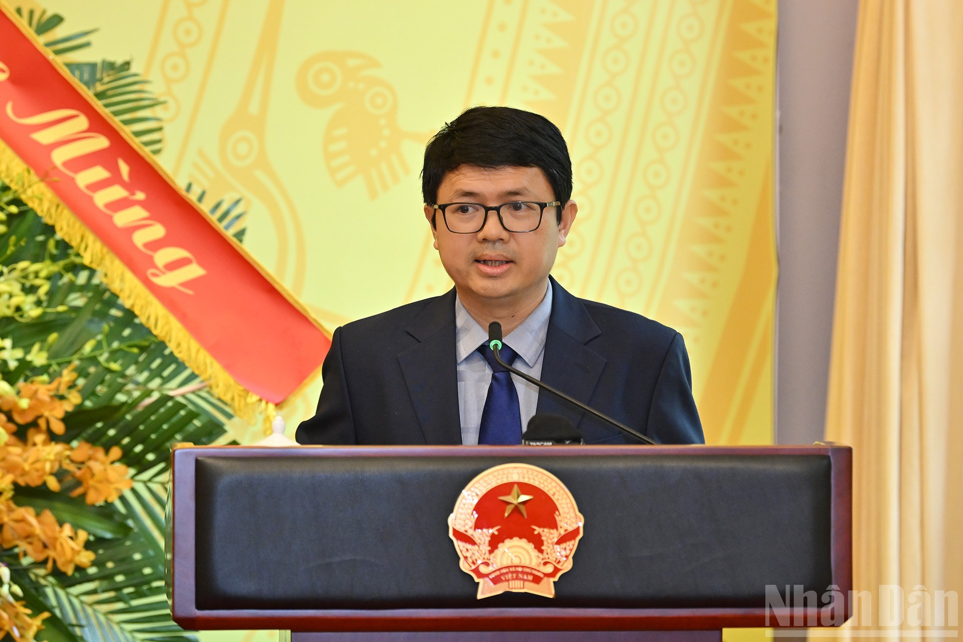 Vụ phó Vụ Tổng hợp (Văn phòng Chủ tịch nước) Đỗ Trường Giang trình bày tham luận tại Đại hội. ndo_br_9.jpg