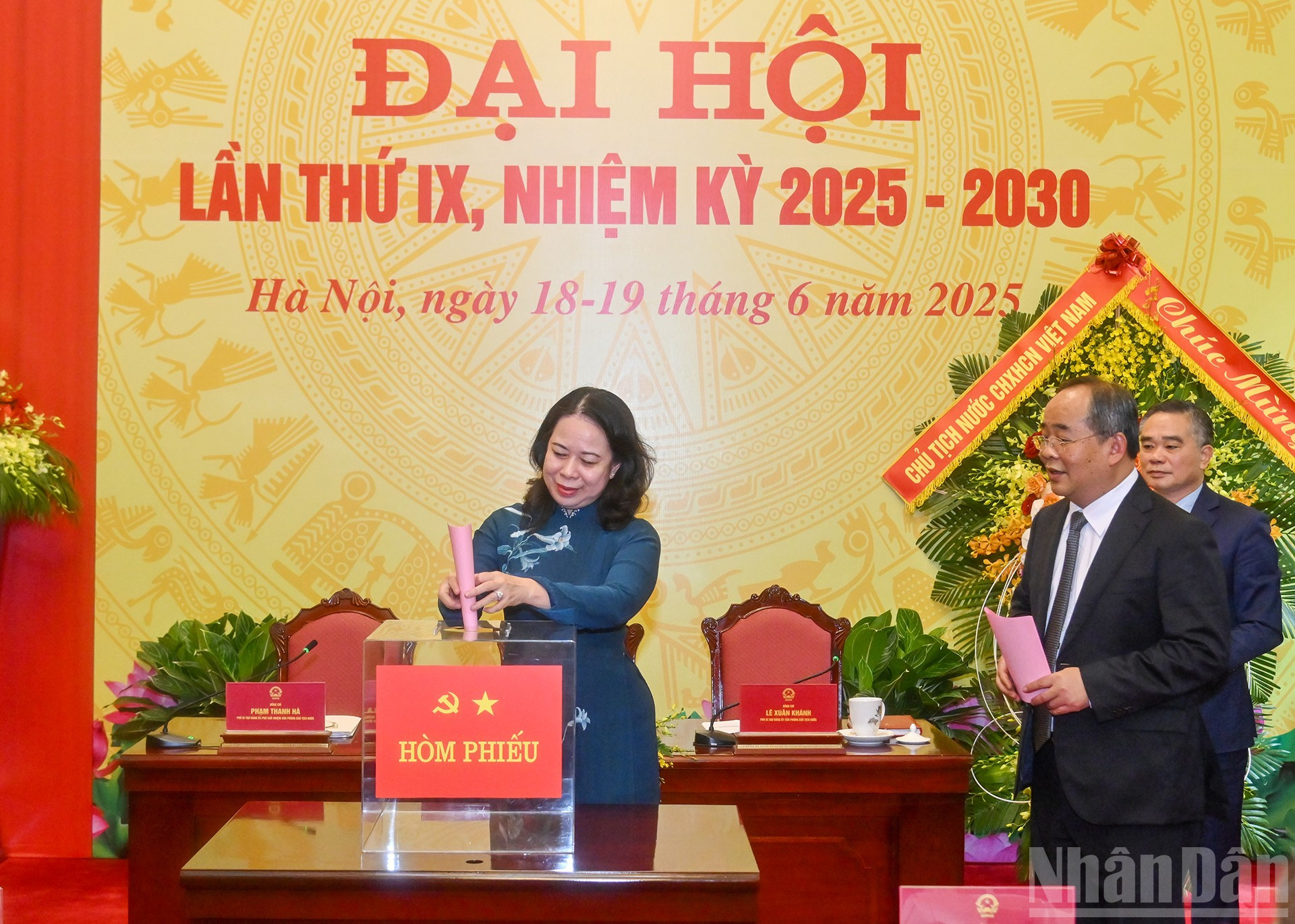 Phó Chủ tịch nước Võ Thị Ánh Xuân cùng các đảng viên Đảng bộ Văn phòng Chủ tịch nước bầu Ban Chấp hành Đảng bộ Văn phòng Chủ tịch nước, khóa IX, nhiệm kỳ 2025-2030. ndo_br_13.jpg
