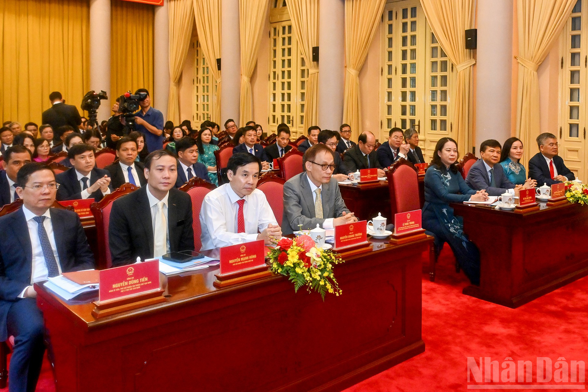 Chánh Văn phòng Trung ương Đảng Lê Hoài Trung, Phó Chủ tịch nước Võ Thị Ánh Xuân cùng các đại biểu khách mời và đảng viên Đảng bộ Văn phòng Chủ tịch nước tham dự Đại hội. ndo_br_3.jpg