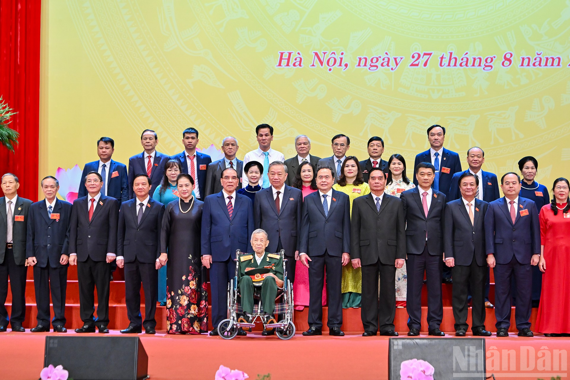 Tổng Bí thư Tô Lâm cùng các đồng chí lãnh đạo, nguyên lãnh đạo Đảng, Nhà nước và các đại biểu tại cuộc gặp mặt. ndo_br_8.jpg