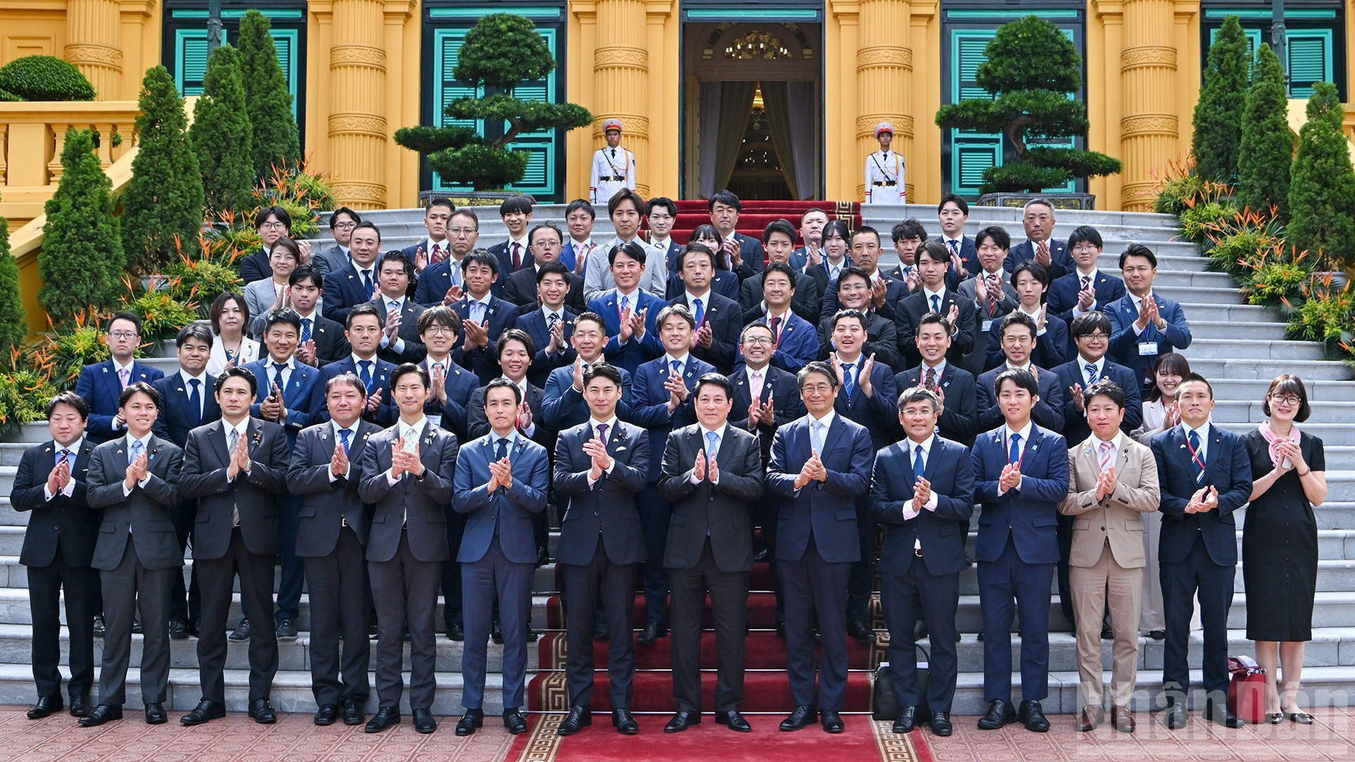 Chủ tịch nước Lương Cường và các đại biểu tại cuộc tiếp.